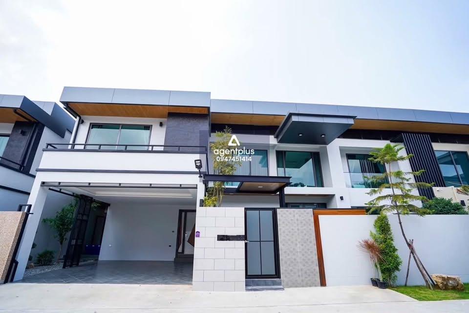 ให้เช่าพูลวิลล่า 2 ชั้น 6 ห้องนอน ทุ่งกลมตาลหมัน พัทยา สระว่ายน้ำส่วนตัวขนาดใหญ่ เพดานสูง เฟอร์นิเจอร์ครบ พร้อมเข้าอยู่