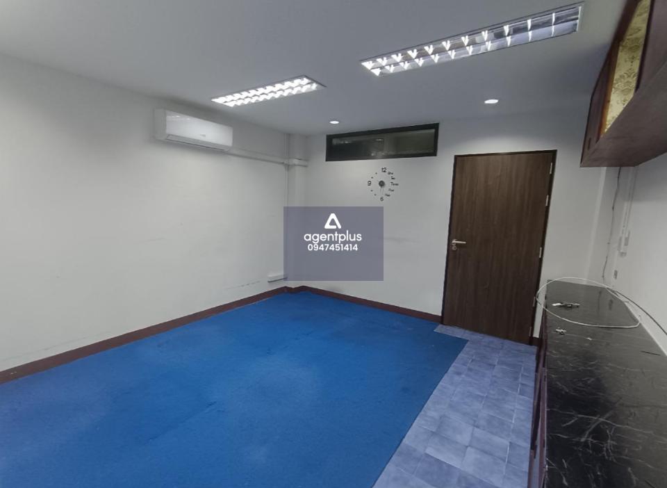 ออฟฟิศให้เช่าชั้น 2 ทำเลดี ติด BTS เพลินจิต ขนาด 40 ตารางเมตร