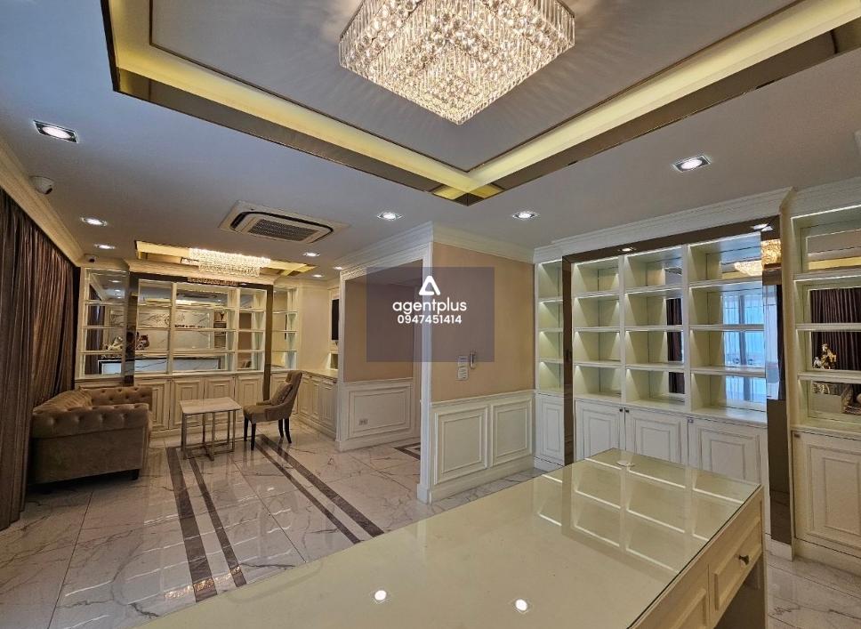 ขายด่วน หากใครกำลังมองหาออฟฟิศ พร้อมเข้าอยู่เลย แนะนำที่นี่ค่ะ อยู่หลังด้านหน้าในโครงการดิสทริค เอกมัย-รามอินทรา (DISTRICT EKKAMAI-RAMINTRA)