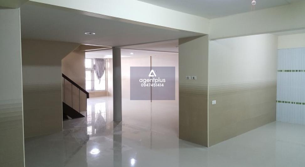 ให้เช่า โฮมออฟฟิต 2 ชั้น ใกล้ BTS/MRT จตุจักรมาก รีโนเวทใหม่, หมู่บ้านเดินทางสะดวก, มีที่จอดรถ