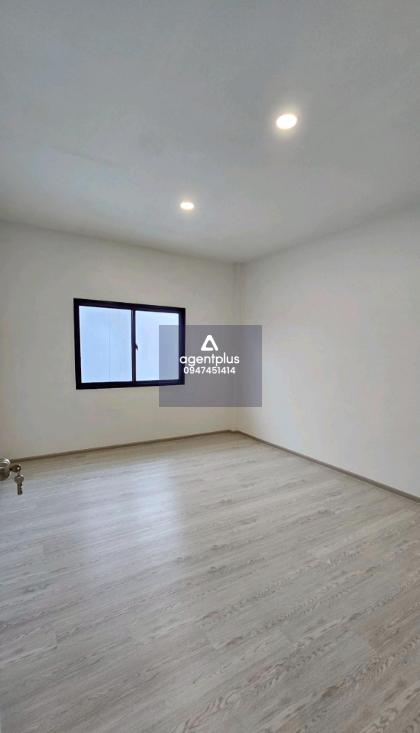 *บ้านทาวน์โฮม 2 ชั้น ตกแต่งใหม่ ทำเลดี ใกล้ห้างและแหล่งท่องเที่ยวสุพรรณบุรี ในราคาล้านต้นๆ ผ่อนเพียง 6,xxx เท่านั้น