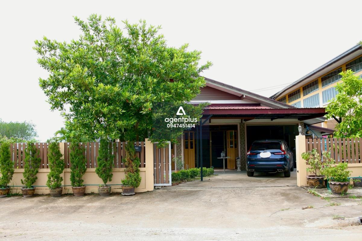 บ้านเดี่ยวชั้นครึ่ง ทำเลดี มีการต่อเติมและปรับปรุงใหม่บางส่วน พร้อมอยู่ ห่างชายหาด 10 นาที ระยอง