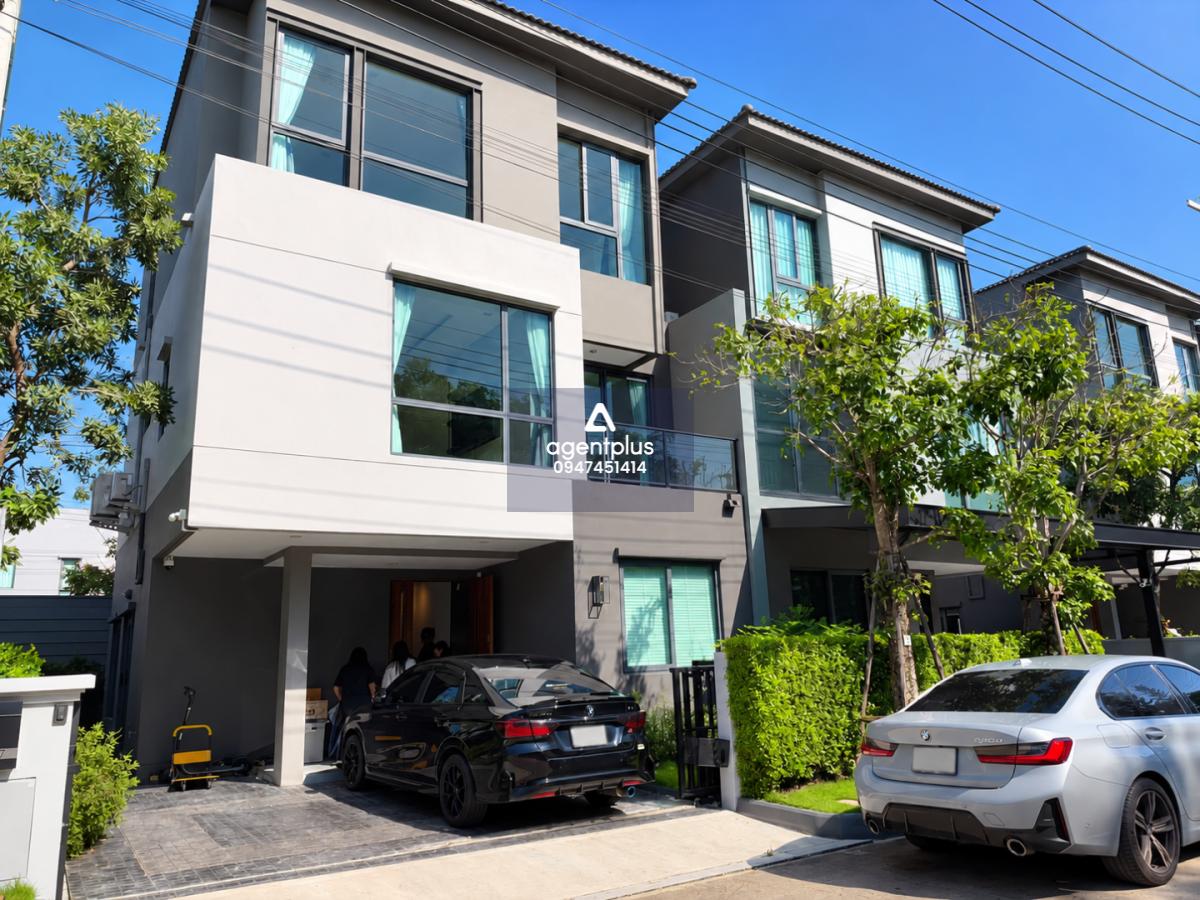 ให้เช่าทาวน์โฮม 4 ห้องนอน บางนา  บ้าน 3 ชั้น  แต่งสวย ต้นโครงการ ตรงข้ามสวน พร้อมอยู่