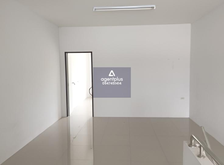 อาคารพาณิชย์ 3 ชั้น โครงการบูรพาแลนด์ ชลบุรี ทำเลดี บริเวณรอบทรัพย์เป็นแหล่งชุมชน เดินทางสะดวก ทรัพย์ตั้งอยู่บนถนนอัสสัมชัญ–ไร่กล้วย รายล้อมด้วยสิ่งอำนวยความสะดวกครบ เหมาะสำหรับอยู่อาศัยหรือประกอบธุรกิจ