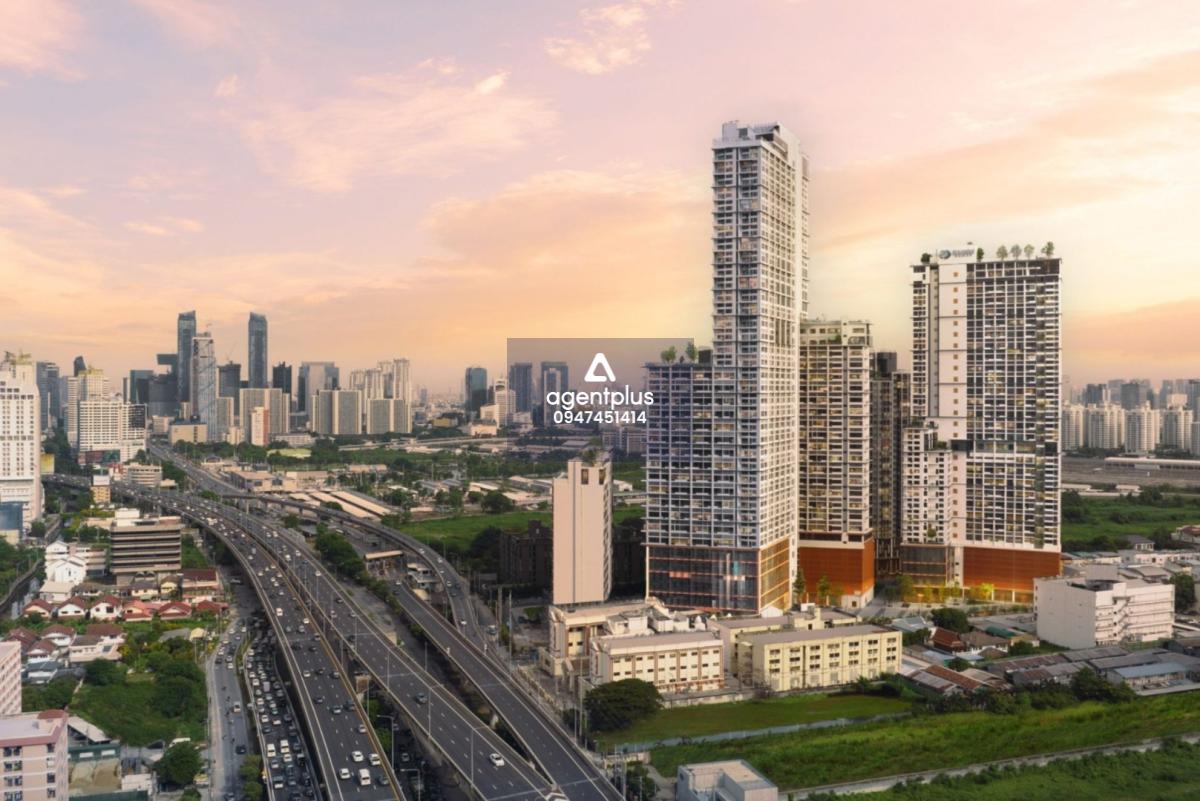 Landmark-at-MRTA-Station