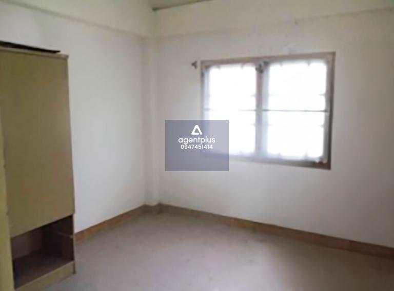 บ้านเดี่ยว 2 ชั้น ติดถนนในโครงการ เดินทางเข้า-ออกสะดวก สามารถเข้า-ออกและเชื่อมต่อกับถนนสายหลักอื่น ๆ ได้ง่าย มีแหล่งอำนวยความสะดวกครบครัน โครงการชลประภาการ์เด้นท์