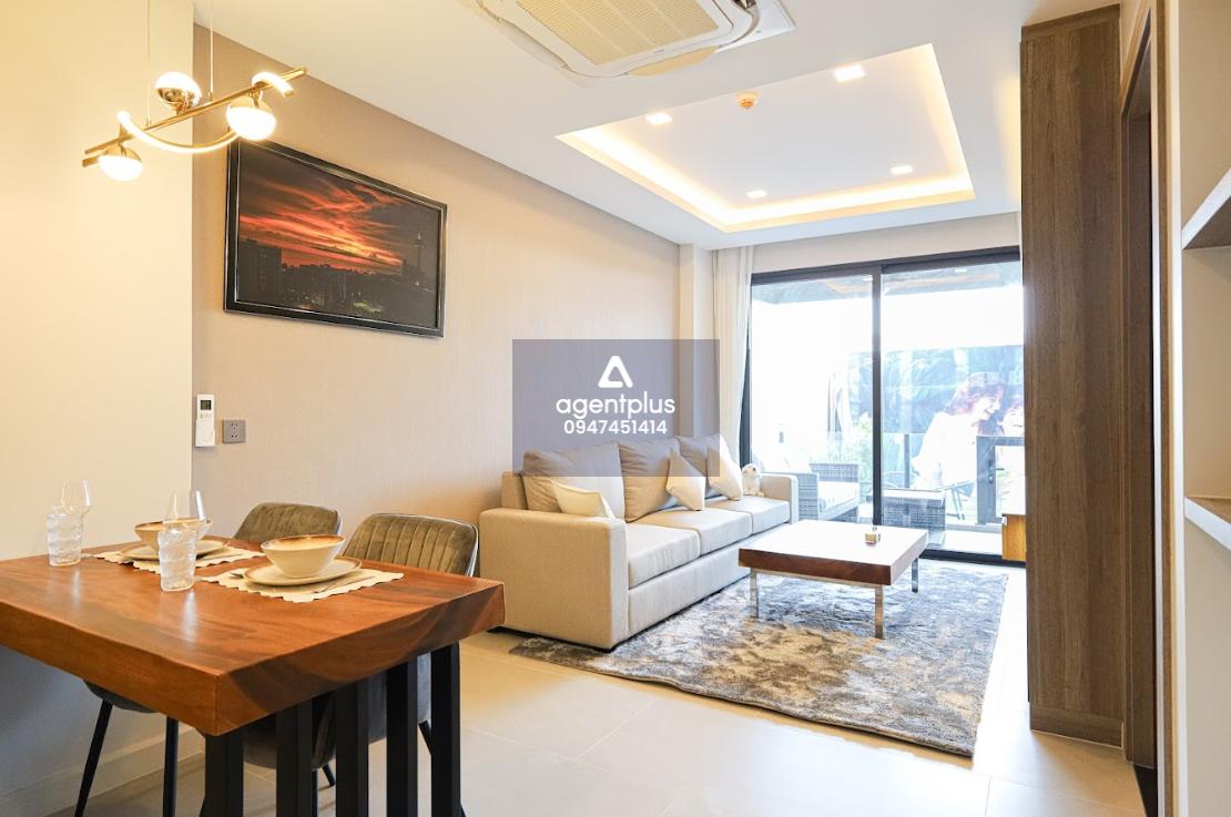 คอนโดหรูใกล้ทะเล – Living Space ระดับ Premium ยูนิตขนาดเล็กแบบ 1 ห้องนอน