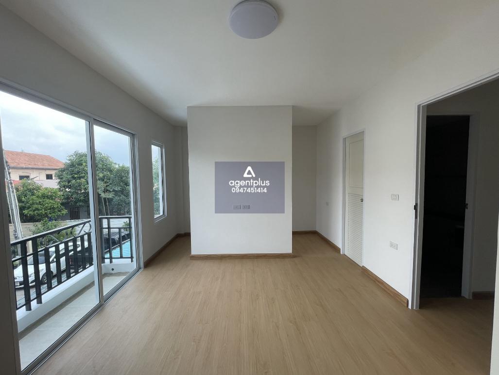 ทาวน์เฮ้าส์ 2 ชั้น แสนสุขทาวน์ ภายในกว้างขว้าง เดินทางเข้า-ออกสะดวก อยู่ใกล้สถานที่สําคัญ