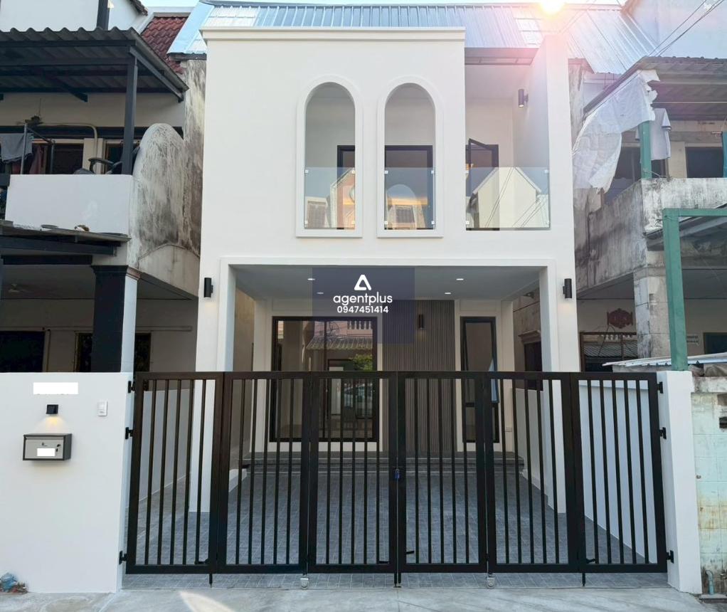 ขาย ทาวน์เฮาส์ 2 ชั้น บ้านสวย รีโนเวทใหม่ ทำเลดี เข้า-ออกได้หลายทาง