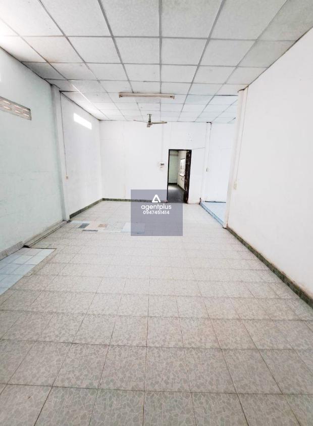 บ้านเดี่ยวชั้นเดียว ทำเลดี ติดถนนบ้านแปลงเกตุ 15 เดินทางเข้า-ออกสะดวก บริเวณใกล้เคียงเป็นแหล่งที่อยู่อาศัย