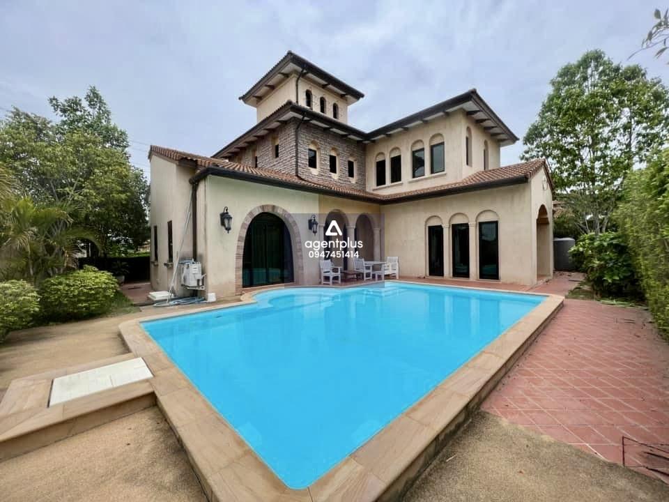 บ้านสไตล์ Tuscany ในโครงการ Nusa Chivani 4 ห้องนอน พร้อมสระว่ายน้ำส่วนตัว เงียบสงบ 