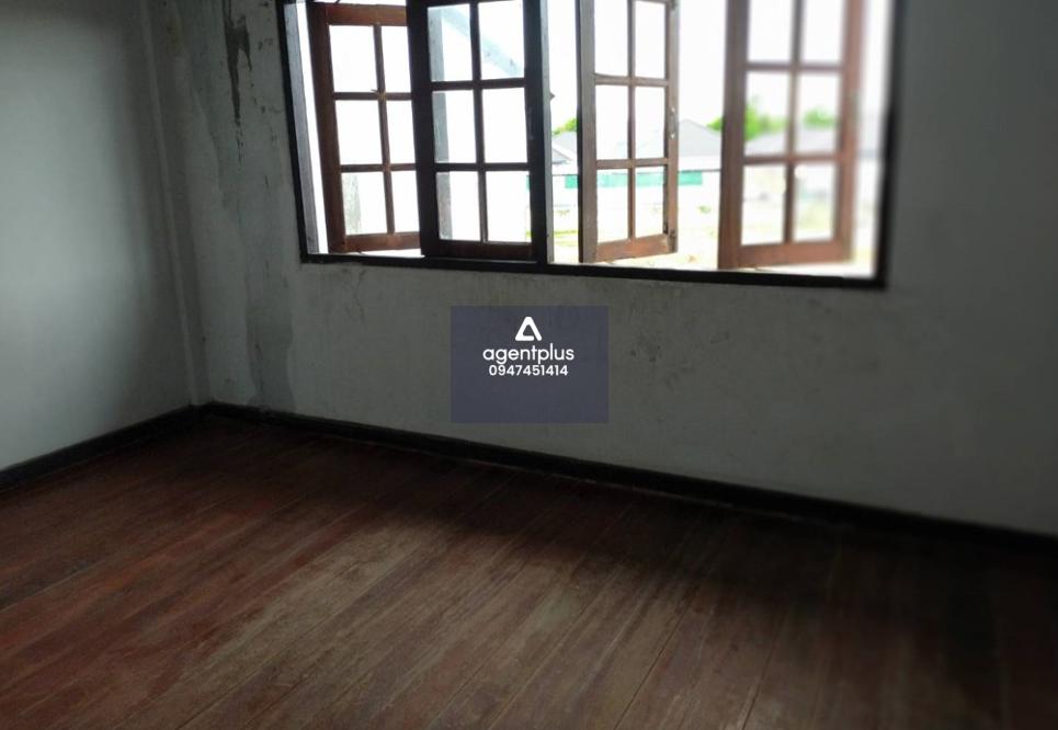 อาคารพาณิชย์ 2 ชั้น โครงการบ้านดวงเงิน ถนนอัมฤทธิ์พัฒนา ตำบลเชิงเนิน ตั้งอยู่ในแหล่งชุมชน การคมนาคมสะดวก สาธารณูปโภคพื้นฐานครบ