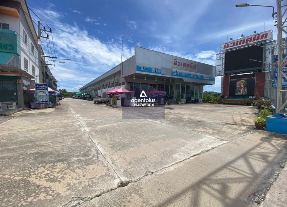 *ขายโชว์รูม ใกล้เซ็นทรัล นครศรีฯ สภาพพร้อมใช้งาน เหมาะทำโชว์รูม แสดงสินค้า ศูนย์บริการ ฯลฯ