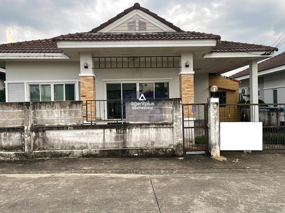 พิณสิริ ระยอง บ้านเดี่ยวชั้นเดียว ทำเลดีในแหล่งชุมชน การเดินทางสะดวก ซ.เทศบาล 1 แยกจากถนนเทศบาลพัฒนา ห่างจากสี่แยกไฟแดงลุงอุ้ย ประมาณ 1.4 กิโลเมตร