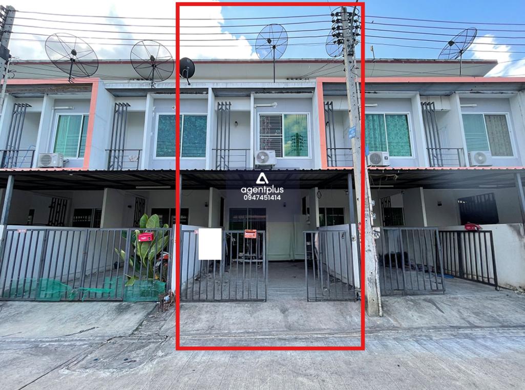 ทาวน์เฮ้าส์ 2 ชั้น ถนนนิคมอุตสาหกรรมอีสเทิร์นซีบอร์ด แยกเข้าถนนห้วยปราบ-พันเสด็จใน สมาร์ทแลนด์ นิวสไตล์ ศรีราชา ทางเข้าออกสะดวก