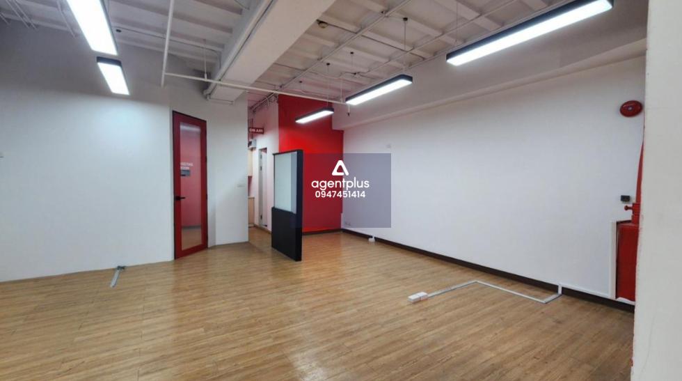 ออฟฟิสให้เช่า ใจกลางสุขุมวิม อโศกทาวเวอร์ การเดินทางแสนสะดวกสบาย ใกล้แหล่งอำนวยความสะดวกมากมาย เหมาะมาก สำหรับผู้ที่เพิ่งเปิดบริษัทใหม่ หรือ ธุรกิจออนไลน์ต่างๆ