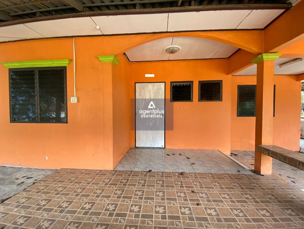 บ้านเดี่ยวชั้นเดียว โครงการอ่าวไทยธานี ทำเลดี การคมนาคมสะดวก สาธารณูปโภคครบครัน ห่างจากถนนสายบ้านแลง-นาตาขวัญ (ทล.3139) ประมาณ 680 เมตร