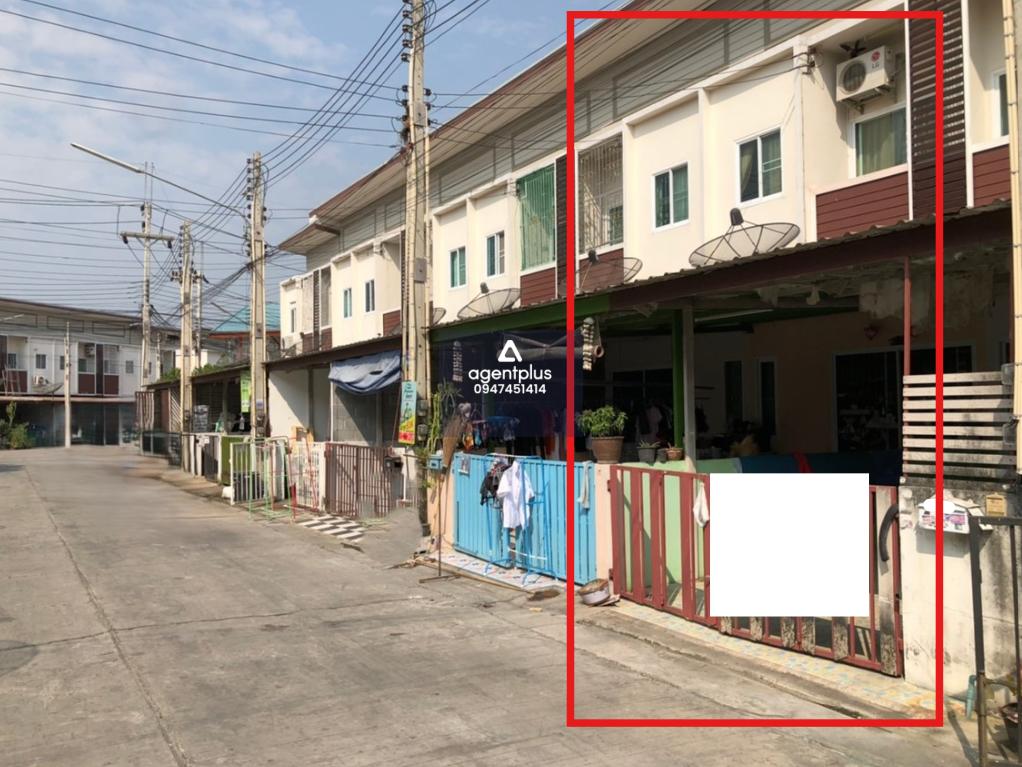 ทาวน์เฮ้าส์ 2 ชั้น การคมนาคมสะดวก สาธารณูปโภคครบครัน ใกล้แหล่งชุมชน ถนนสายชลบุรี-บ้านบึง (ทล.344) แยกเข้าถนนมิตรภาพ ประมาณ 4.75 กม. โครงการเพชรธารา