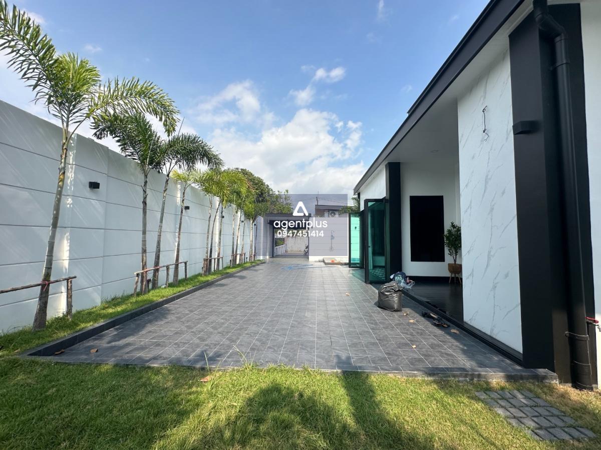 บ้านเดี่ยวพูลวิลล่าสร้างใหม่ ใกล้โรงเรียนนานาชาติ ทำเลศักยภาพ เข้าออกได้หลายเส้นทาง เชื่อมต่อเมืองพัทยาได้ง่าย