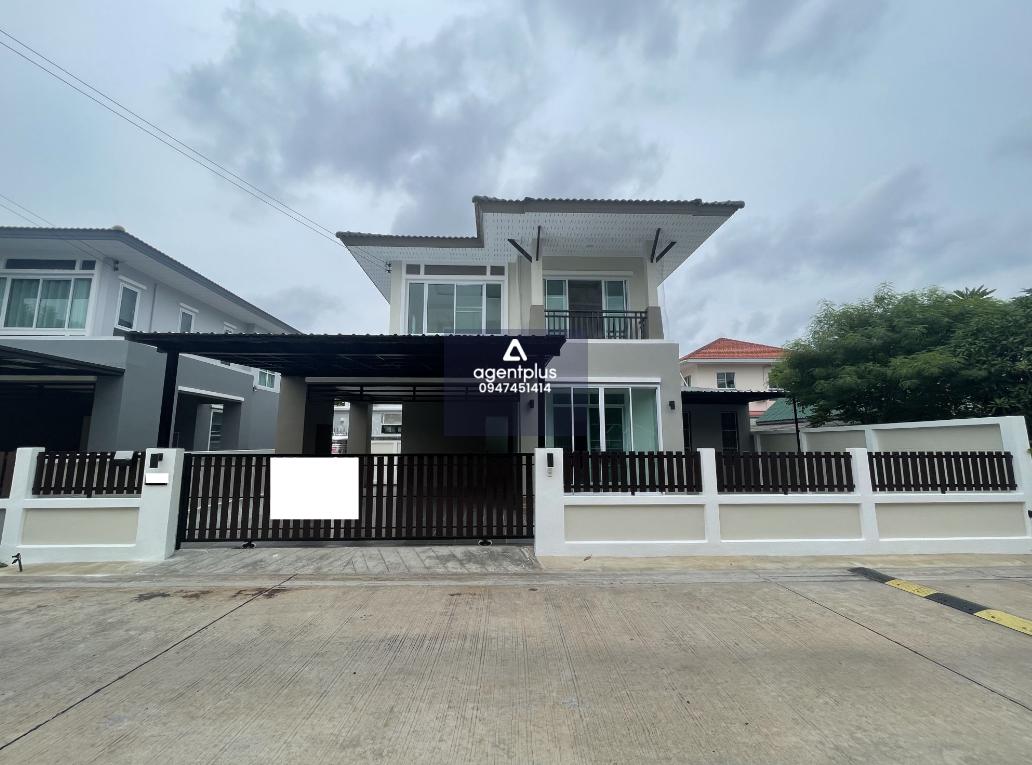 บ้านเดี่ยว 2 ชั้น โครงการทรายแก้วการ์เด้น โฮม ติดถนนเทศบาลพัฒนา เดินทางสะดวก เข้า-ออกได้หลายเส้นทาง ทั้ง ถนนข้าวหลาม และถนนแสนสุข