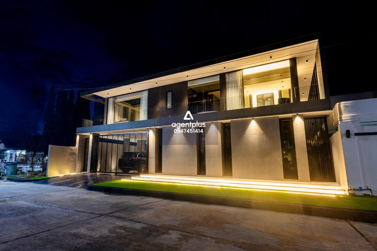 ให้เช่าพูลวิลล่าสุดหรู 5ห้องนอน สไตล์โมเดิร์น Casa Jomtien Village พัทยา 