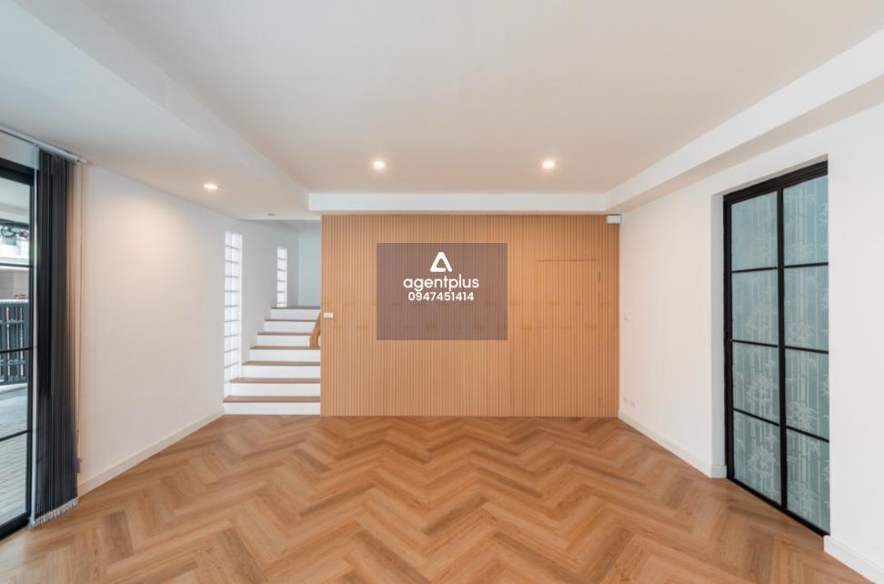 ขายโฮมออฟฟิศ 4ชั้น พร้อมผู้เช่า เดือนละ 55,000 yield 6% ไม่เสียค่าส่วนกลาง ลาดพร้าววังหิน 76