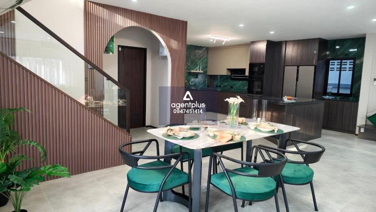 ขาย พูลวิลล่า บ้านหลังใหญ่ 5 ห้องนอน พื้นที่กว้าง เหมาะอยู่อาศัยหรือทำพูลวิลล่าเช่า