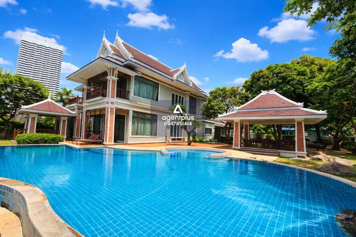 ขาย/เช่าบ้านพร้อมสระว่ายน้ำ ทำเลติดหาด บรรยากาศเงียบสงบ เป็นส่วนตัวสูง บางเสร่