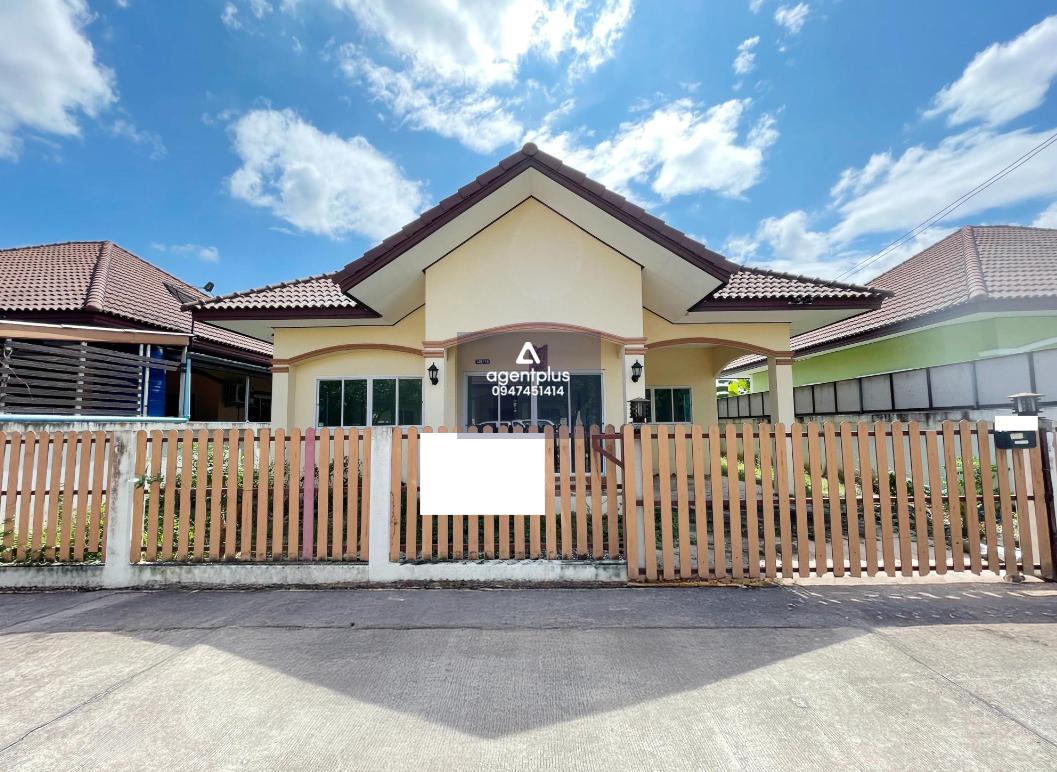 บ้านเดี่ยวชั้นเดียว ถนนเลียบมอเตอร์เวย์ (ทล.7) แยกเข้าถนนอ่าวอุดม-ปากร่วมไปประมาณ 1.2 กม แยกเข้าถนนหน้าตลาดบึง-วัดหนองปรือประมาณ 1 กม ทำเลดี การเดินทางเข้า-ออกสะดวก โครงการทรัพย์อนันต์วิลเลจ