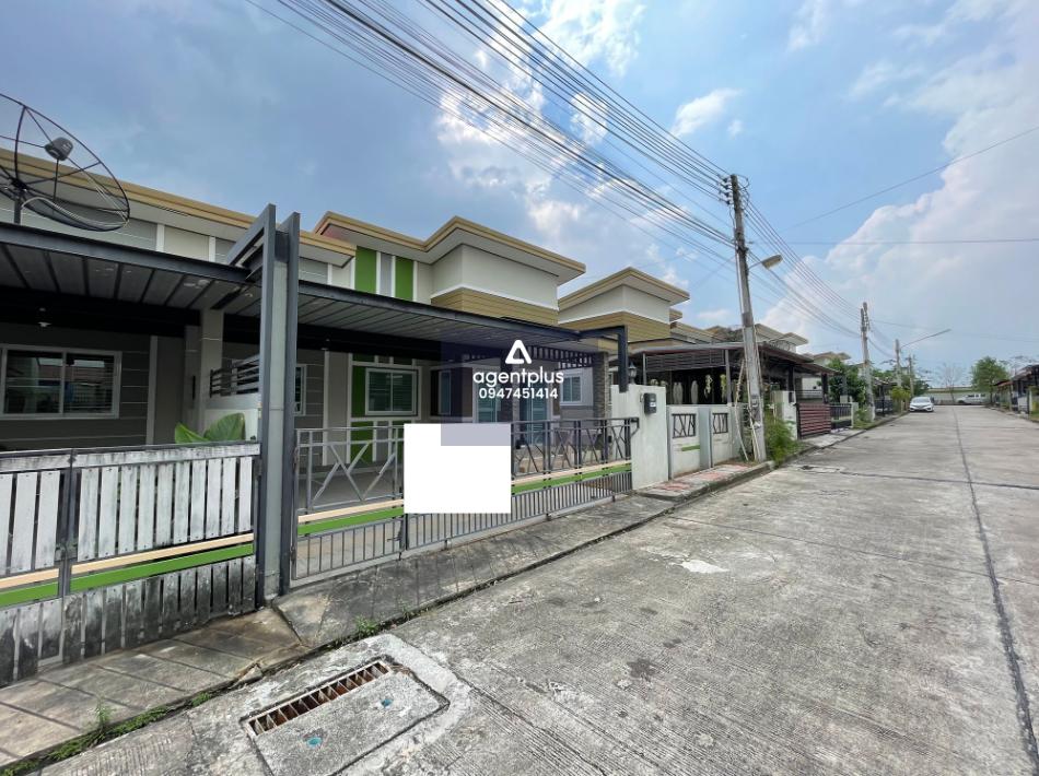 บ้านแฝด ติดถนนสัตหีบ-ฉะเชิงเทรา(ทล.331) แยกเข้าอุสาหกรรมอีสเทิร์นซีบอร์ด ณฐาวดี โบวิน่า ชลบุรี ทำเลดี เดินทางสะดวก บริเวณโดยรอบเป็นแหล่งชุมชน