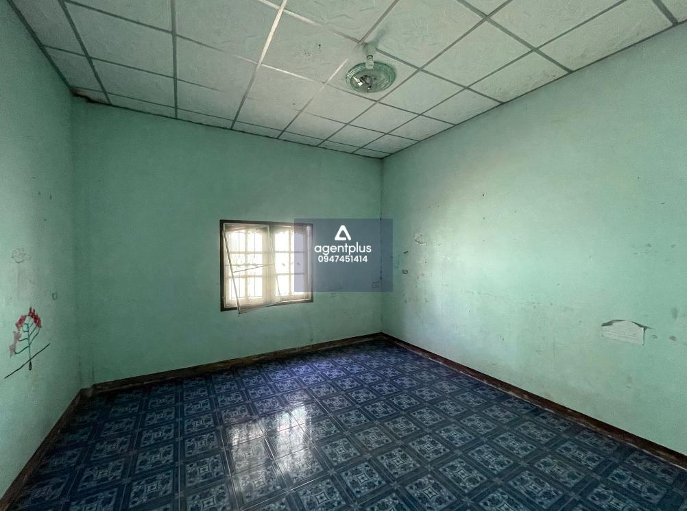 บ้านเดี่ยวชั้นเดียว เกาะจันทร์ ตั้งอยู่ติดถนนทางหลวงหมายเลข 3245