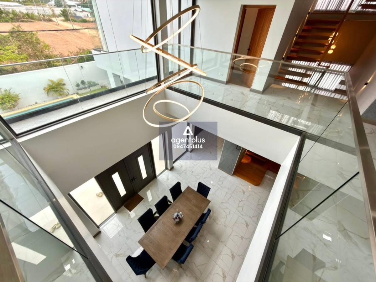 ขายพูลวิลล่าสุดหรู 5ห้องนอน ใกล้อ่างมาบประชัน ทำเลสะดวก