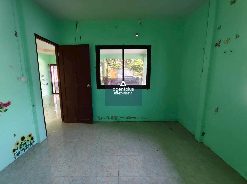 บ้านเดี่ยว โครงการเจริญรมย์ การ์เด้นวิลล์ ห่างจากถนนสายบ้านค่าย-บ้านหนองคอกหมู ประมาณ 1.5 กม. เดินทางเข้า-ออกสะดวก