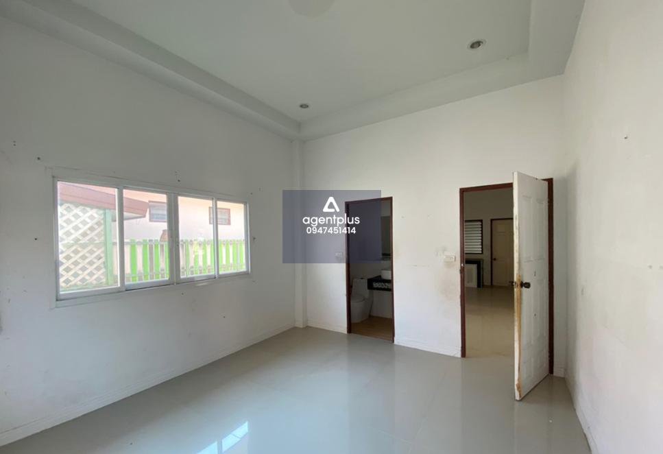 บ้านเดี่ยว โครงการชนากาญจน์ 4 เมืองระยอง ทำเลดีใกล้ถนนเหมาะสำหรับเป็นที่อยู่อาศัย อยู่ในแหล่งชุมชน