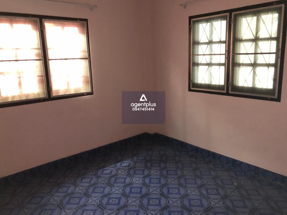 บ้านเดี่ยว โครงการไข่มุก ศรีราชา ทางไปที่ตั้งทรัพย์จากทางหลวงยุทธศาสตร์ สัตหีบ-พนมสารคาม (ทล.331) แยกเข้าถนนอีสเทริ์นซีบอร์ด ประมาณ 3.4 กม. แยกเข้าถนนสายพันเสด็จใน-หนองก้างปลา ประมาณ 600 เมตร