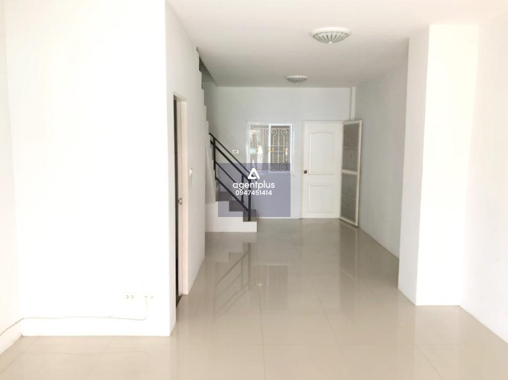 ทาวน์เฮ้าส์ 2 ชั้น การคมนาคมสะดวก สาธารณูปโภคครบครัน ใกล้แหล่งชุมชน ถนนสายชลบุรี-บ้านบึง (ทล.344) แยกเข้าถนนมิตรภาพ ประมาณ 4.75 กม.