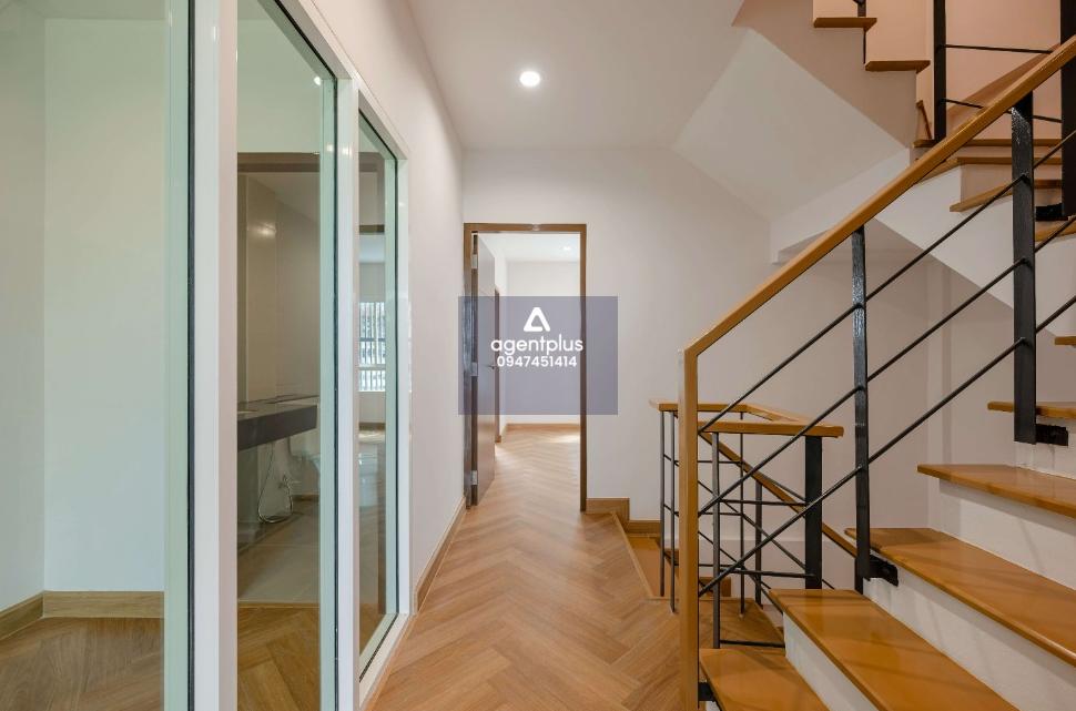 เจ้าของขายเอง ขายพร้อมผู้เช่า Yield 7.5% : ทาวน์โฮม 3 ชั้น 4 ห้องนอน 5 ห้องน้ำ หน้ากว้าง เขาออกสะดวกเชื่อมต่อทางด่วนรามอินทรา-อาจณรงค์  ทำเลดี ใกล้ MRT สถานีโชคชัย 4 / มหาวิทยาลัยเกษตรศาสตร์