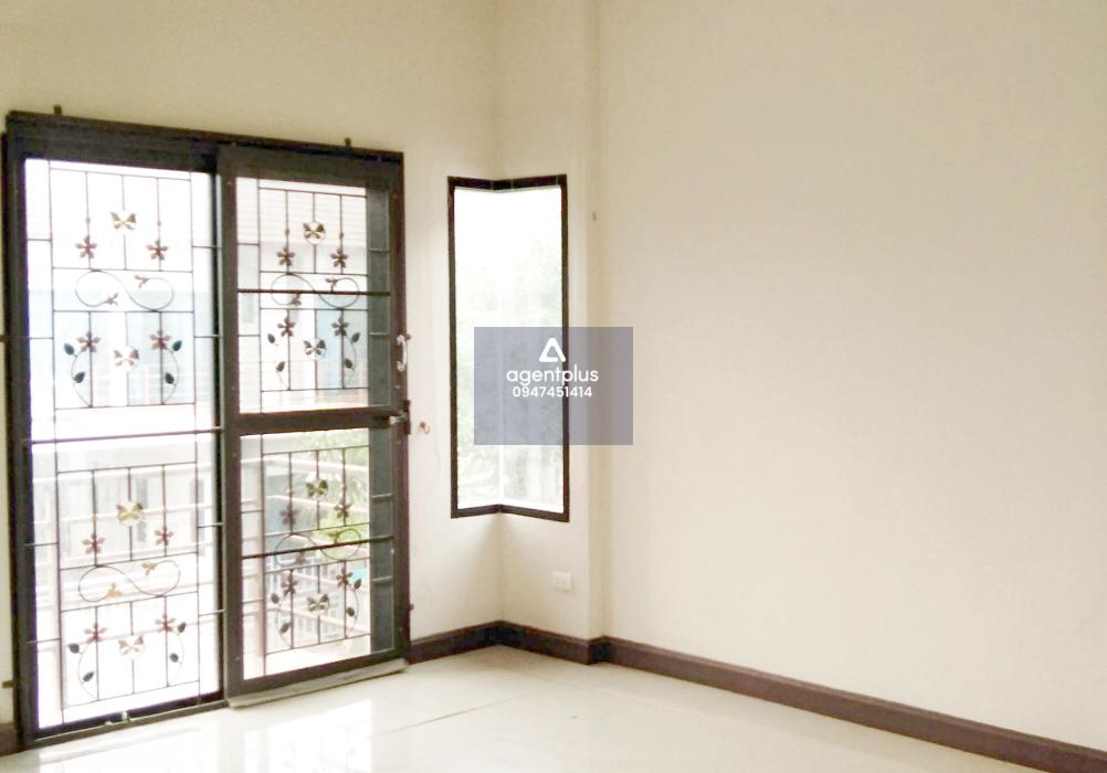 บ้านเดี่ยว 2 ชั้น เซนสิริ บ้านฉาง ทำเลดีโครงการติดถนนสุขุมวิท (ทล.3) เดินทางเข้า-ออกสะดวก และตั้งอยู่ใกล้สถานที่สำคัญ