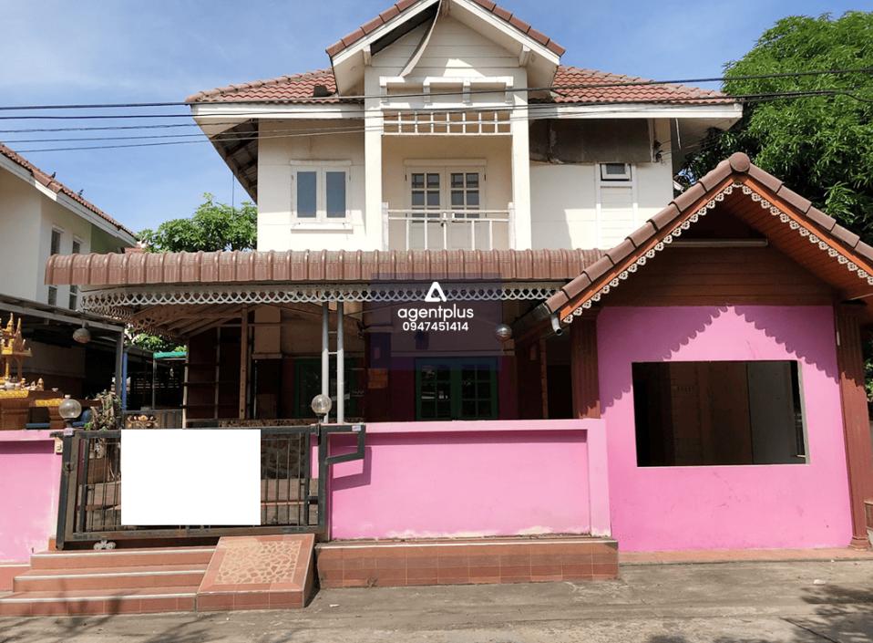 บ้านเดี่ยว 2 ชั้น บ้านกรีนวิลล์ ชลบุรี ถนนวิบูลย์ประชารักษ์ ทำเลดีในแหล่งชุมชน บริเวณโดยรอบเป็นที่อยู่อาศัย สาธารณูปโภคครบครัน การคมนาคมสะดวก