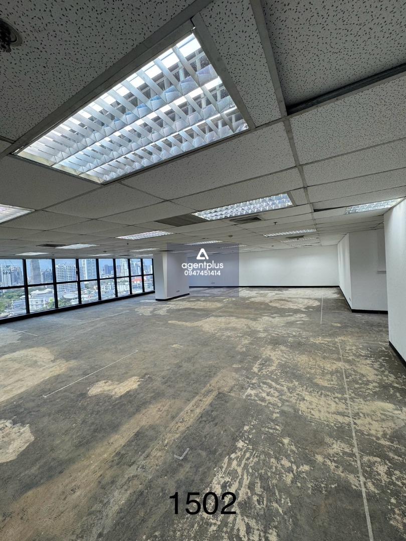 BANGKOK BUSINESS CENTER  **ออฟฟิศดี ทำเลเด็ด ใจกลางเอกมัย 🏢✨**  ตึก BBC – Bangkok Business Center
