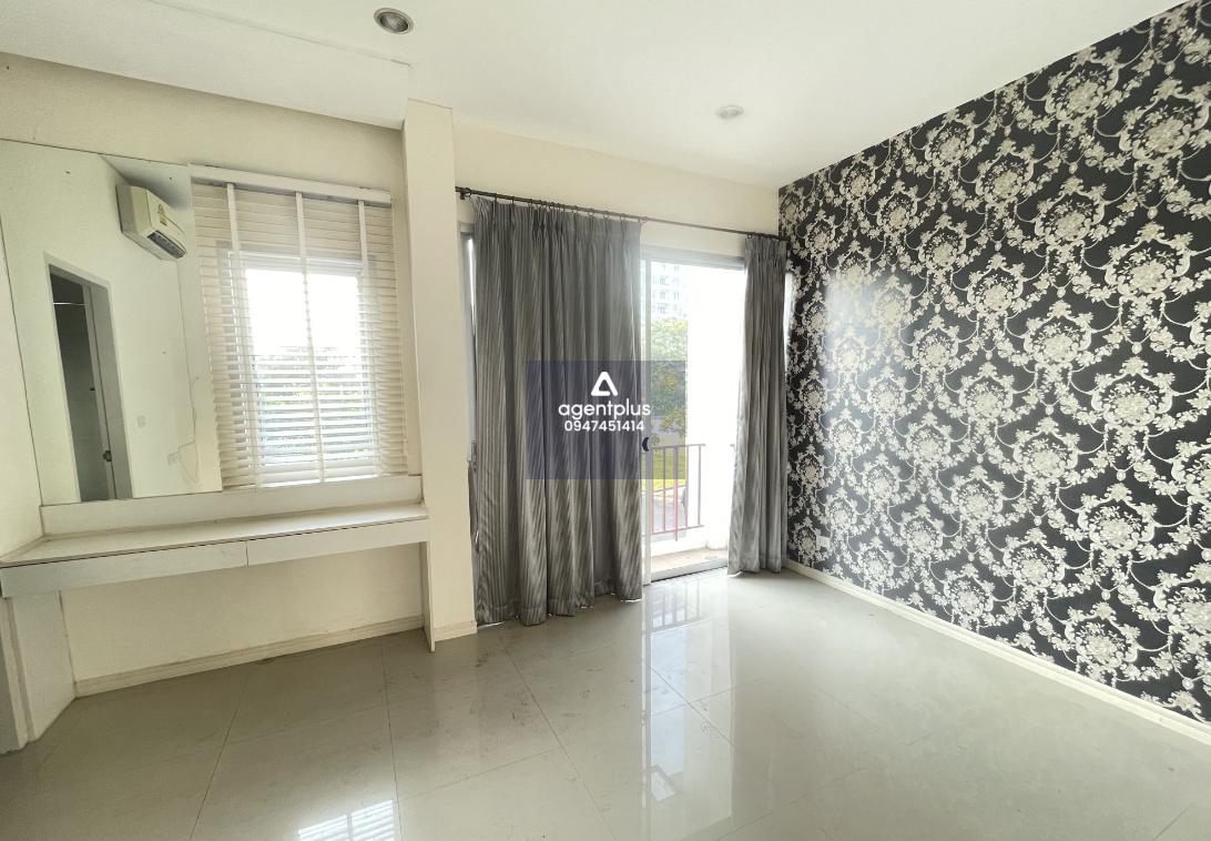 ขายทาวน์เฮ้าส์ 2 ชั้น โครงการโบ๊ทเฮ้าส์ ชะอำ เพชรบุรี ติดถนนเพชรเกษมสายใน ห่างจากถนนเพชรเกษม ทล.4 ช่วง กม.208+200 ประมาณ 400 ม.