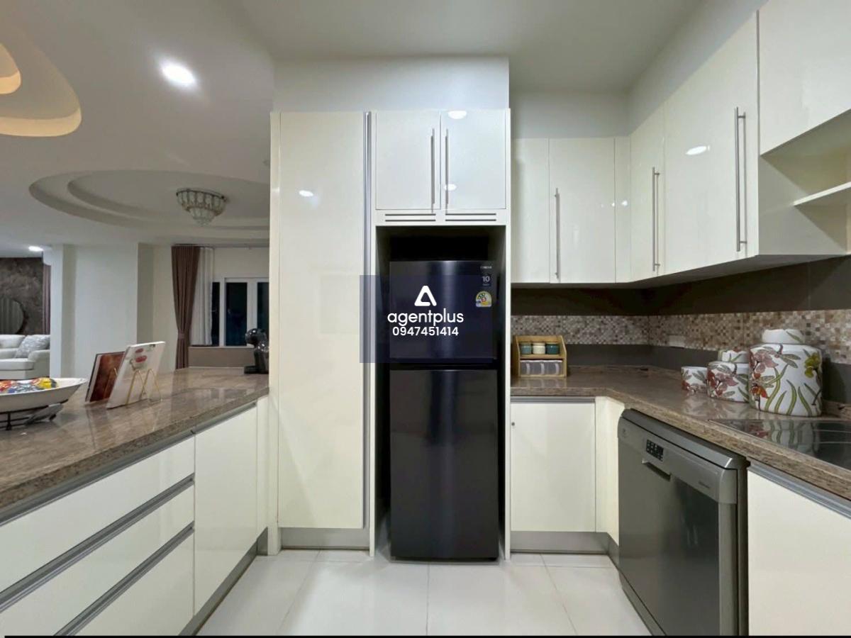 *บ้านพูลวิลล่าหรูให้เช่าพร้อมสระว่ายน้ำระบบเกลือส่วนตัว บ้านคริสติน่า วิลล่า พัทยา 