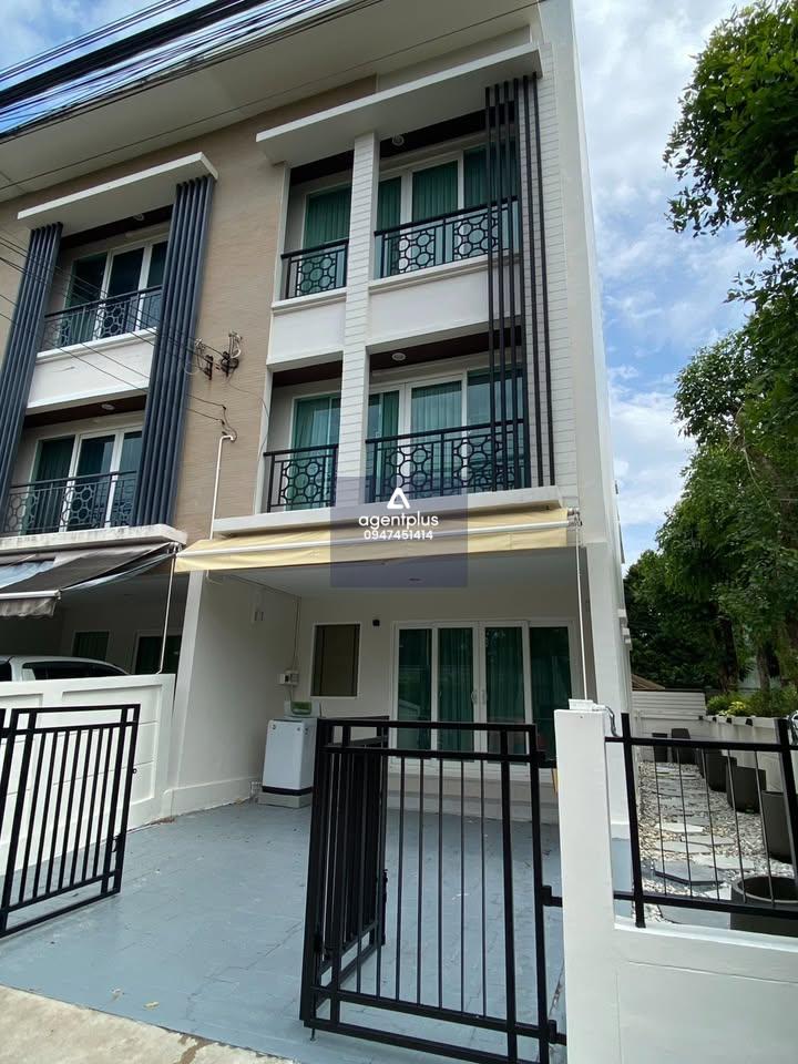 ขาย/ให้เช่าทาวน์โฮม 3 ห้องนอน พระราม 9 ใกล้ ARL หัวหมาก และมอเตอร์เวย์