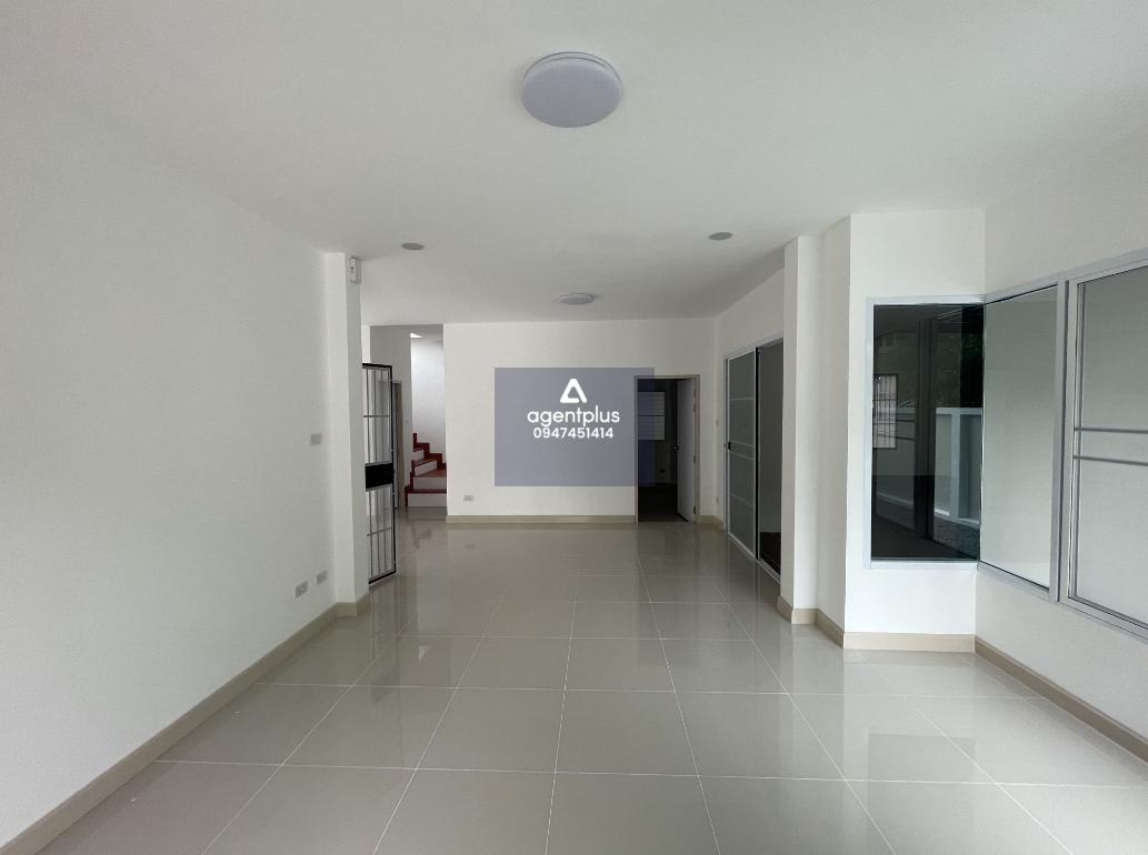 บ้านเดี่ยว 2 ชั้น โครงการทรายแก้วการ์เด้น โฮม ติดถนนเทศบาลพัฒนา เดินทางสะดวก เข้า-ออกได้หลายเส้นทาง ทั้ง ถนนข้าวหลาม และถนนแสนสุข