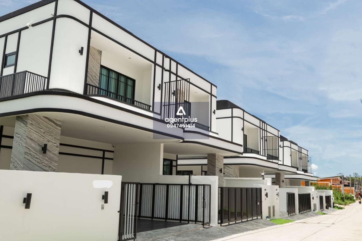 บ้านแฝดพรีเมี่ยม 2 ชั้น พิกัดซอยบุญสัมพันธ์ 6 ( ซอยเขาน้อย ) ทำเลหลักเมืองพัทยา Glam พัทยา