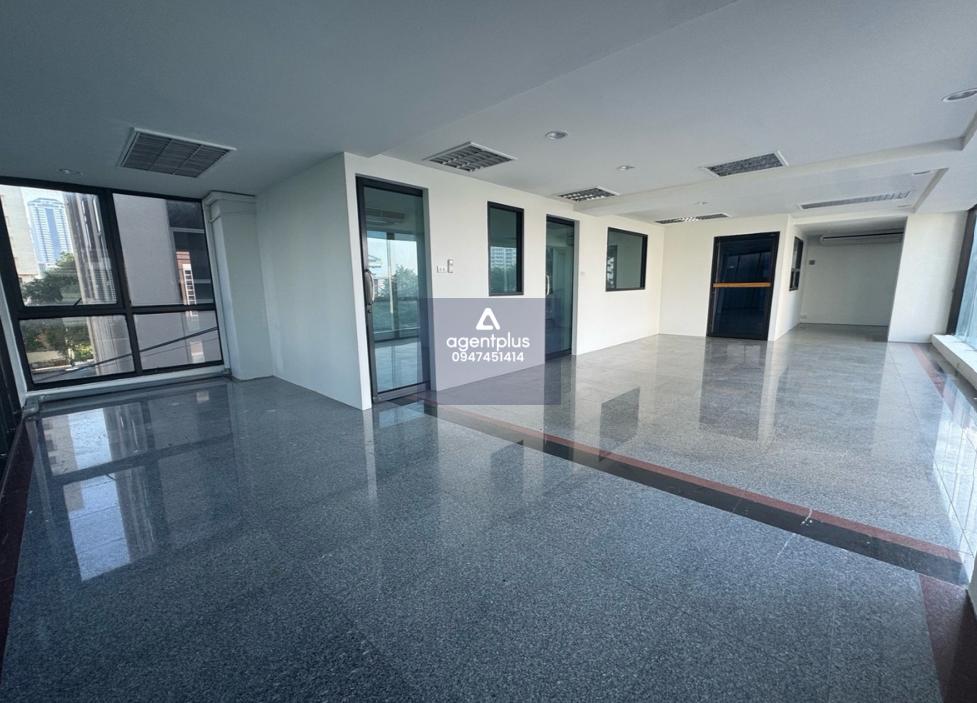 เช่าพื้นที่สำนักงานส่วนตัวมีกั้นห้องประชุม ติดถนนใหญ่ สาทร-นราธิวาสฯ ใกล้ BTS ศูนย์กลางธุรกิจ 100 ตรม