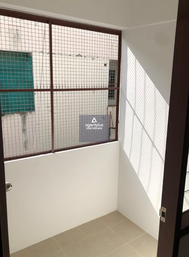 คอนโดมิเนียม เมืองใหม่คอนโดโฮม ทำเลดีในย่านเสม็ด เดินทางสะดวก ใกล้ถนนสุขุมวิท (ทล.3) และถนนพระยาสัจจา - คิรี รายล้อมด้วยสิ่งอำนวยความสะดวกทั้งห้างสรรพสินค้า โรงพยาบาล และสถานศึกษา เหมาะสำหรับพักอาศัยหรือปล่อยเช่าเพื่อการลงทุน