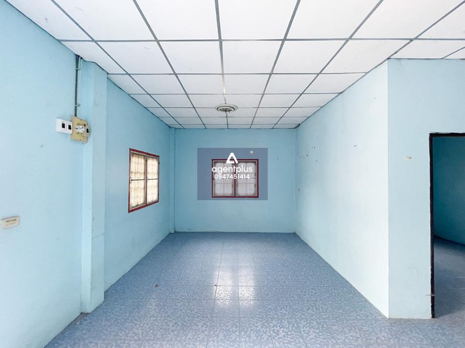 บ้านเดี่ยวชั้นเดียว โครงการบ้านไข่มุก 2 ชลบุรี ติดถนนสายอ่าวอุดม-ปากร่วม (ชบ.1032) เดินทางสะดวก ทรัพย์อยู่ในย่านชุมชน สาธารณูปโภคครบครัน