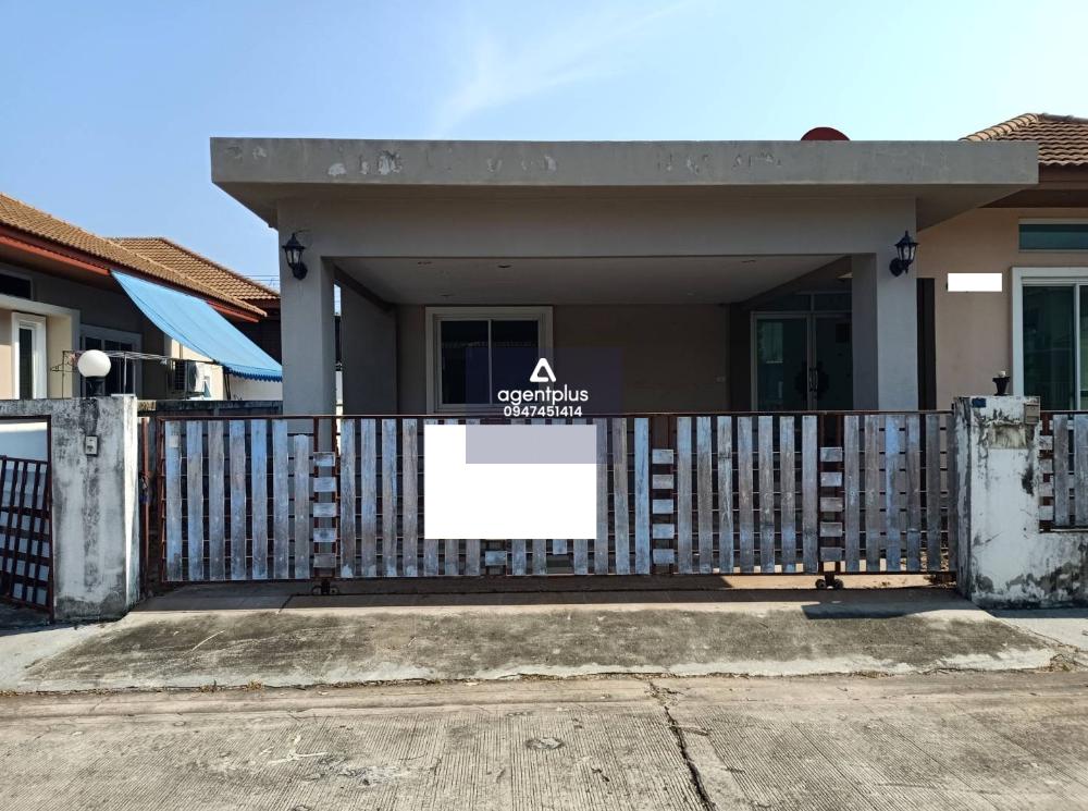 บ้านเดี่ยวชั้นเดียว โครงการเติมทรัพย์ ลิฟวิ่งโฮม ซอย 4 โครงสร้างอาคารคอนกรีตเสริมเหล็ก การคมนาคมเข้าออกสะดวก ตั้งอยู่ในแหล่มชุมชน ห่างจากถนนหมายเลข 363 ประมาณ 300 เมตร