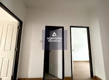 ขายด่วน ทาวน์เฮ้าส์ 2 ชั้น อรินสิริ ปาร์ค พานทอง  คุ้มค่าเดินทางสะดวกใกล้ตลาด ร้านค้า โรงเรียน